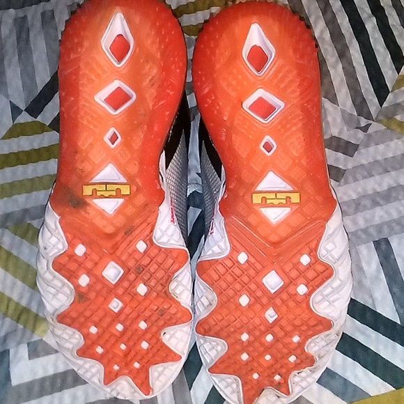 LeBron Space Jam 18s - Picture 4 of 4